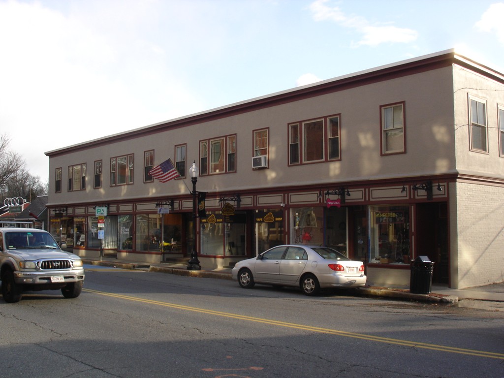 36 Main St, Ayer, MA 01432