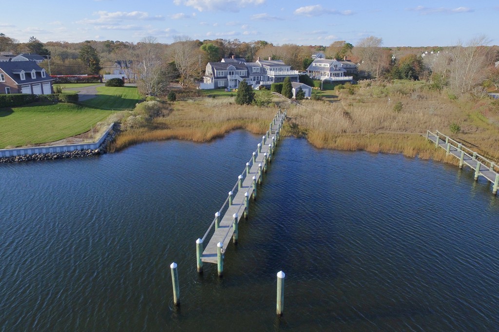 707 S Main St, Barnstable, MA 02632