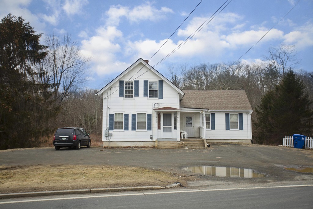 13 Sargent St, Belchertown, MA 01007
