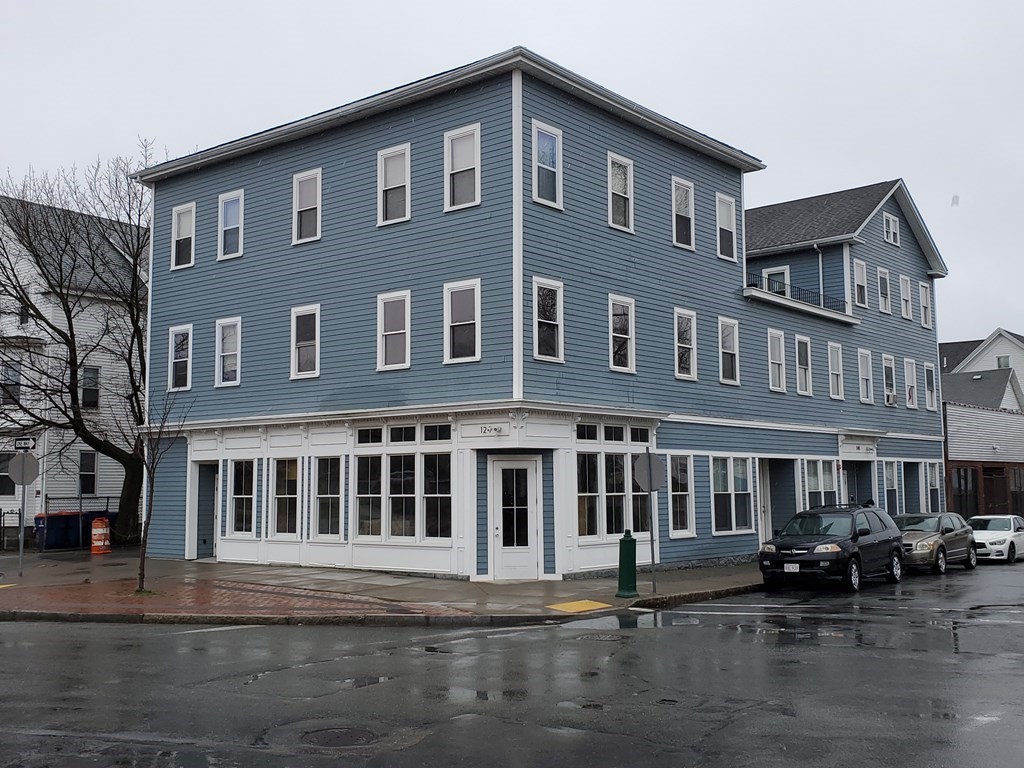 124 S 6Th St, New Bedford, MA 02740