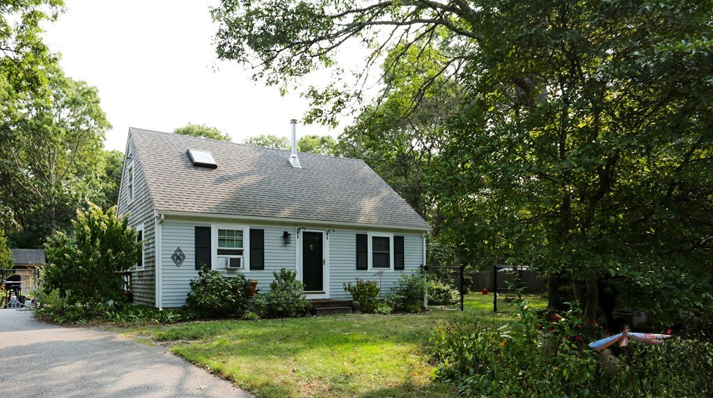 50 Lauries Ln, Barnstable, MA 02648