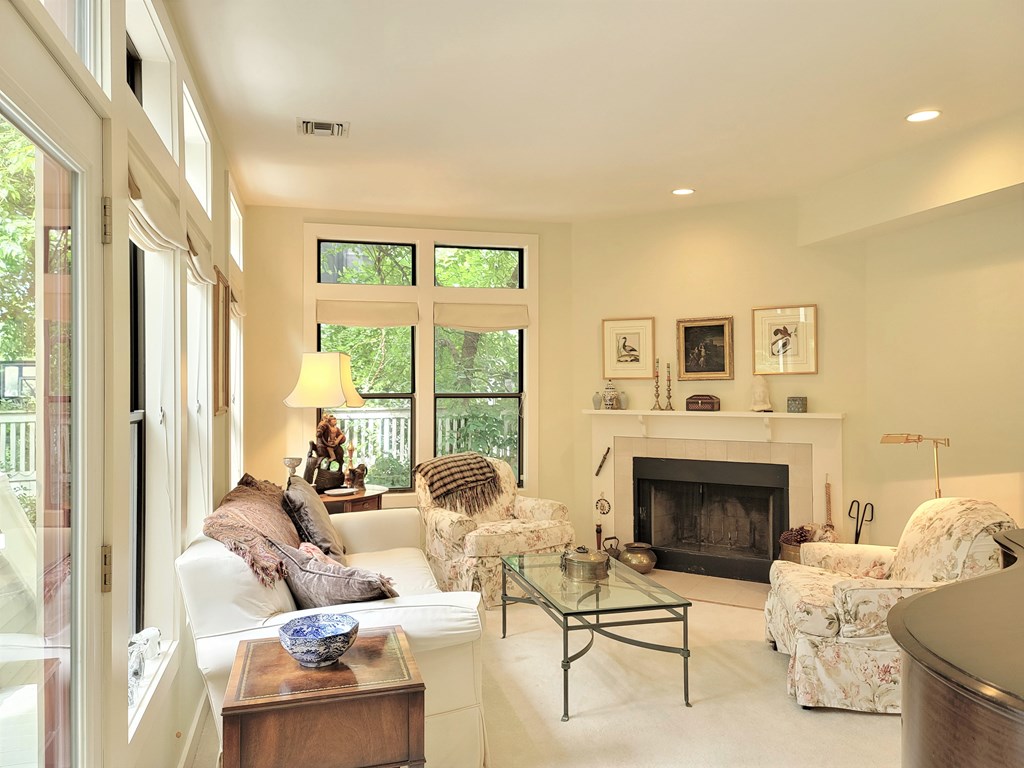 15 Roberts Rd, Cambridge, MA 02138