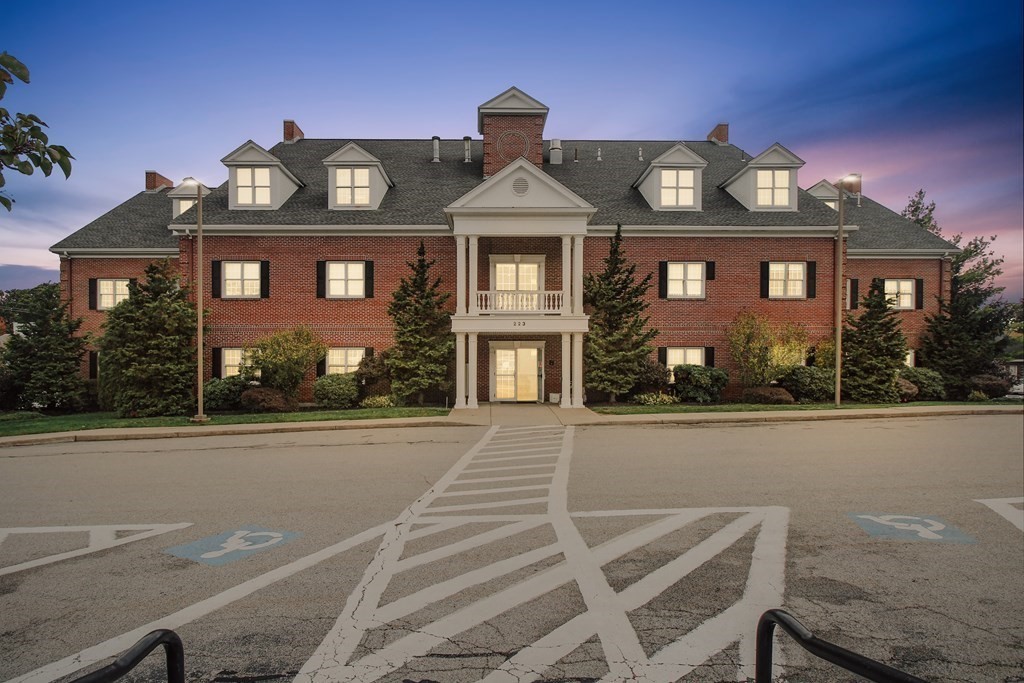 223 Chief Justice Cushing Hwy, Cohasset, MA 02025