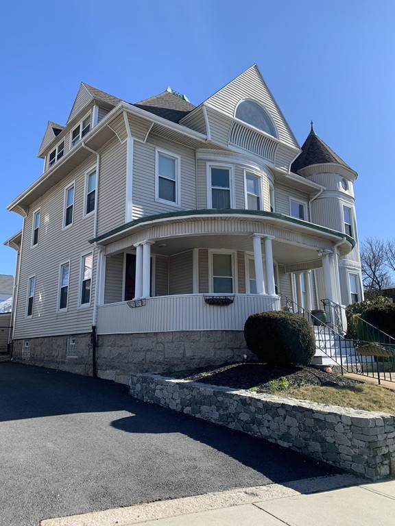 986 Plymouth Ave, Fall River, MA 02721