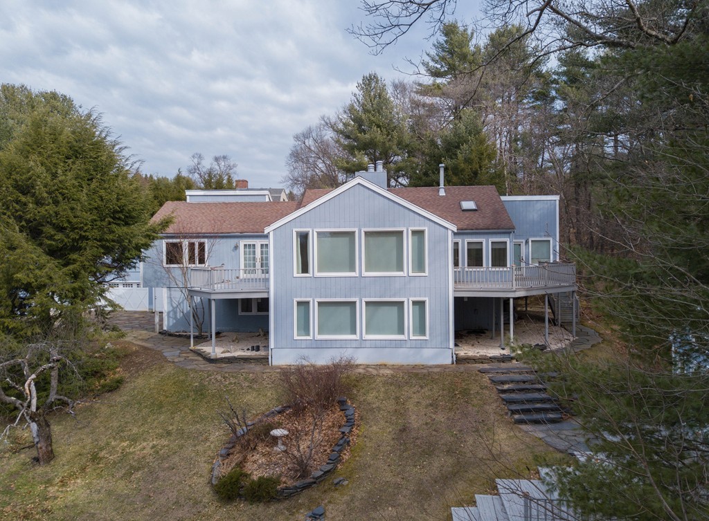 10 Cortland Dr, Amherst, MA 01002
