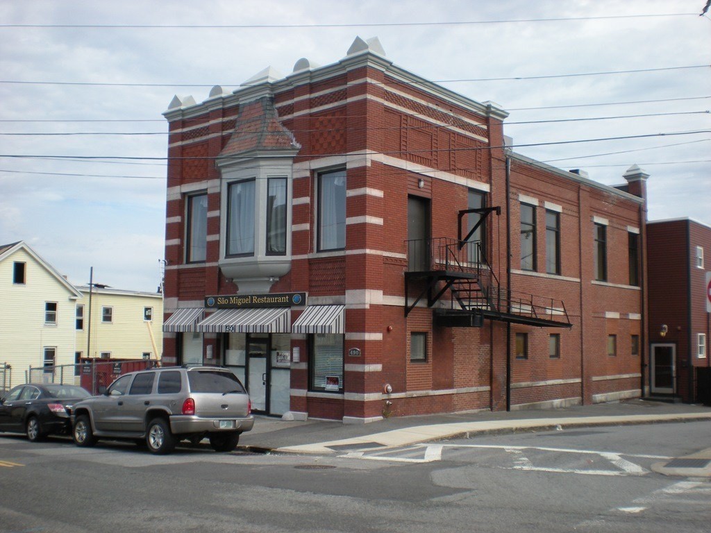 490 Central St, Lowell, MA 01852