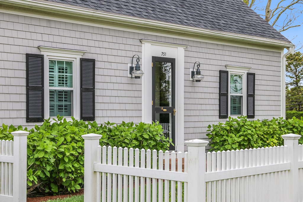 751 Crowell Rd, Chatham, MA 02650