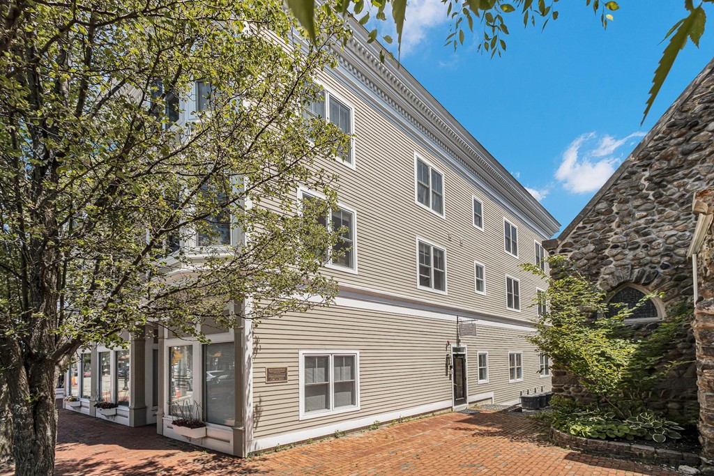 108 Main Street, Amesbury, MA 01913