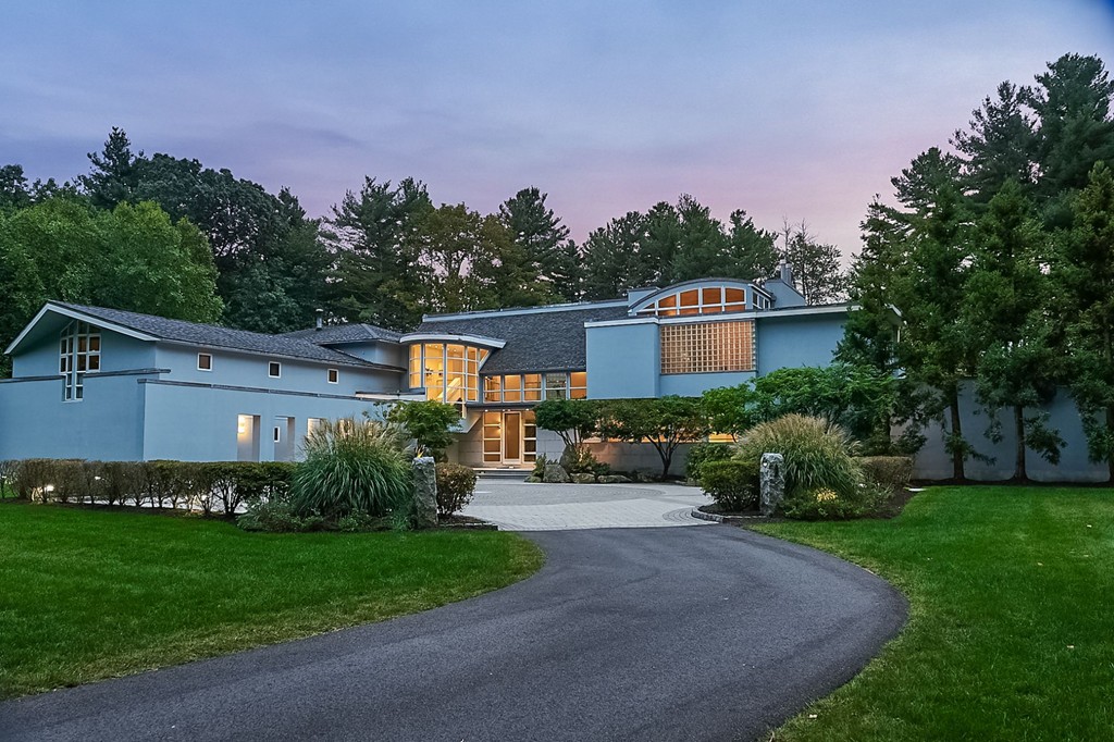 4 Duston Ln, Acton, MA 01720