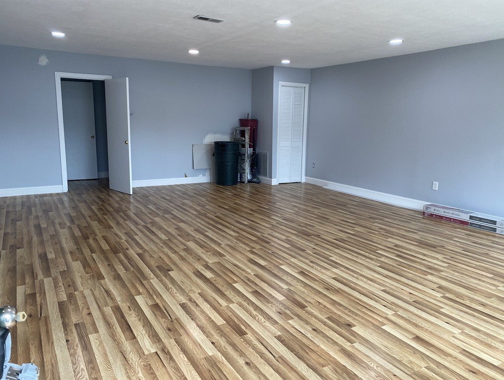 8 Fletcher St, Chelmsford, MA 01824