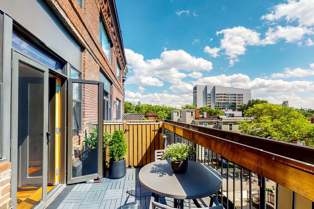 10 Corporal McTernan, Cambridge, MA 02139