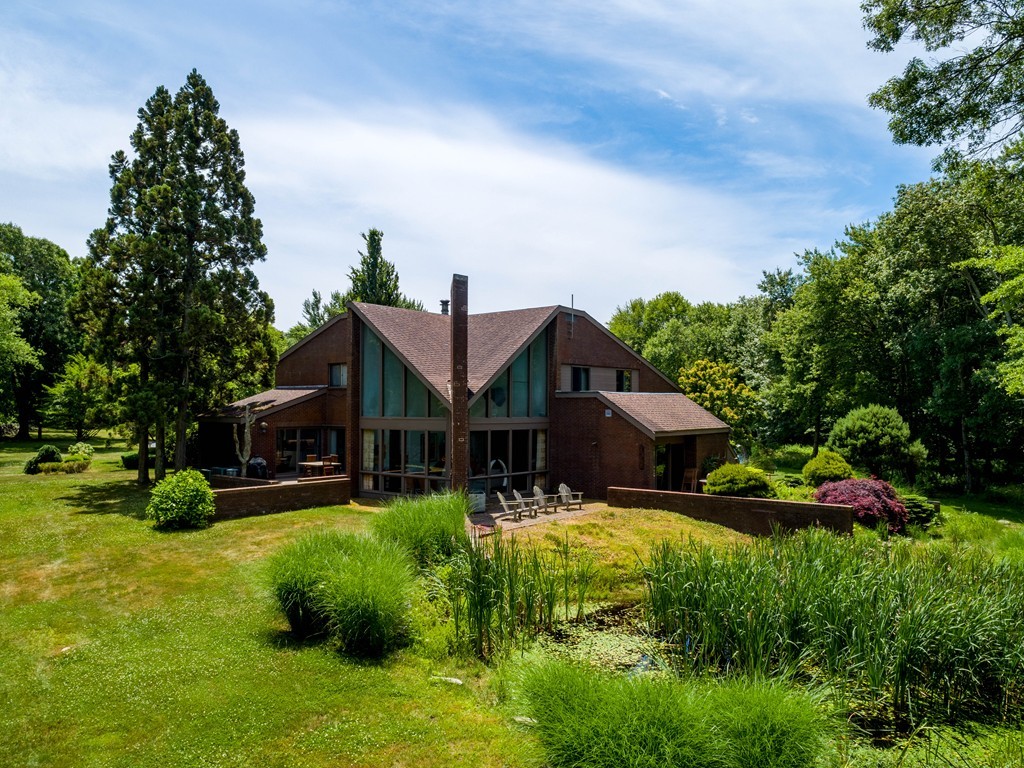 26 Shore Acres Rd, Dartmouth, MA 02748