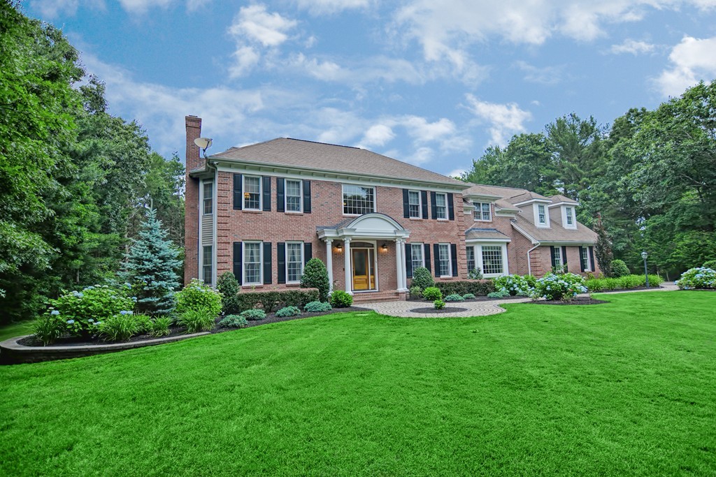 23 Settlers Drive, Lakeville, MA 02347