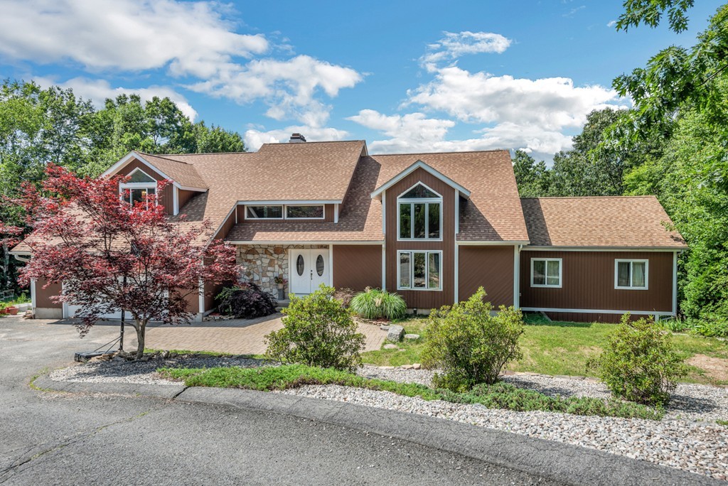 11 Laurel Ridge Dr, Belchertown, MA 01007
