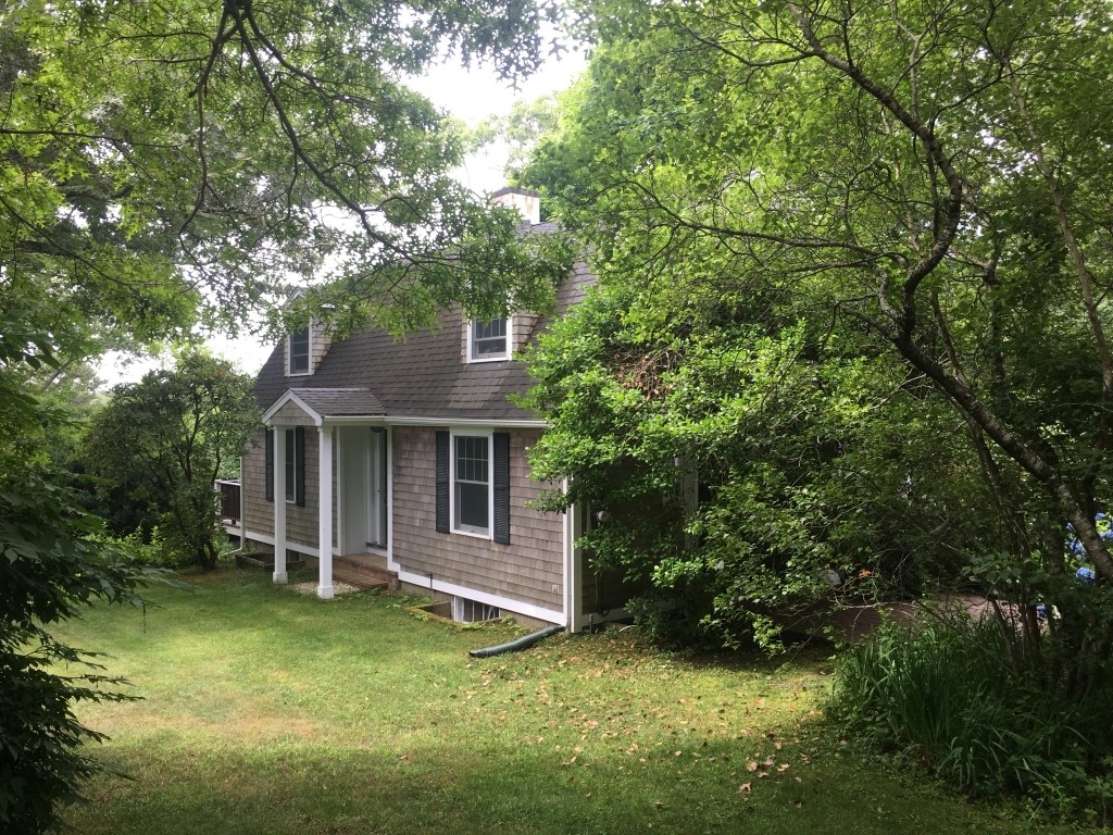 25 Crescent Ave, Plymouth, MA 02360