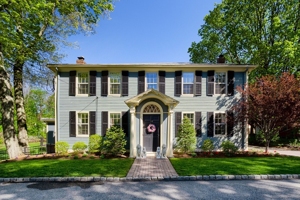 28 Kendall St, Barre, MA 01005