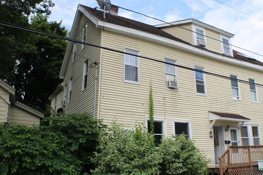 43 Aubin St, Amesbury, MA 01913