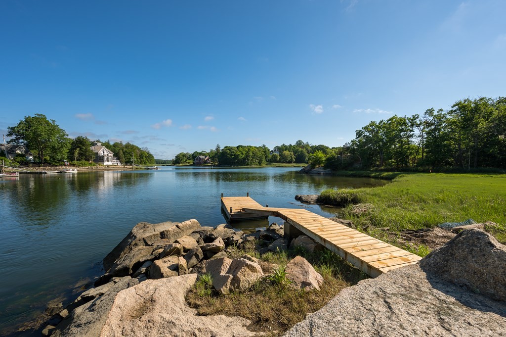 81 Border St, Cohasset, MA 02025