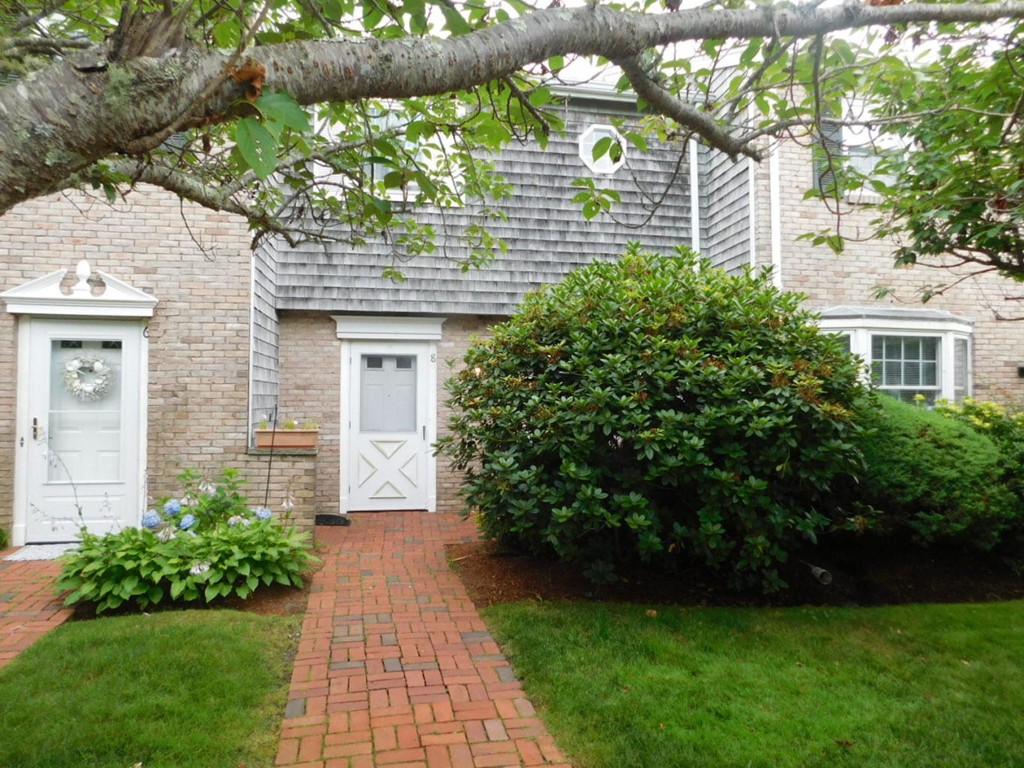 8 Captain Cook Ln, Barnstable, MA 02632
