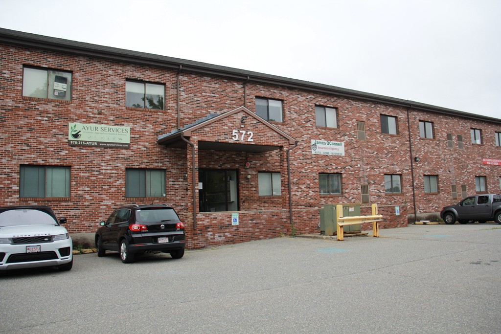 572 Boston Rd, Billerica, MA 01821