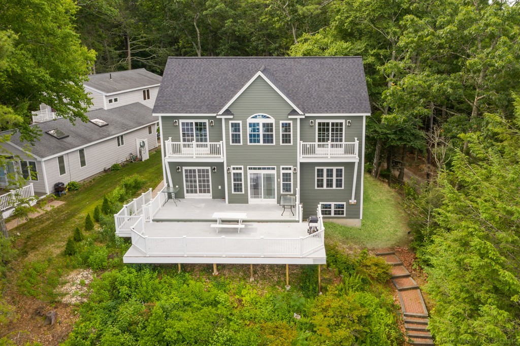 21 Bay View Rd, Webster, MA 01570