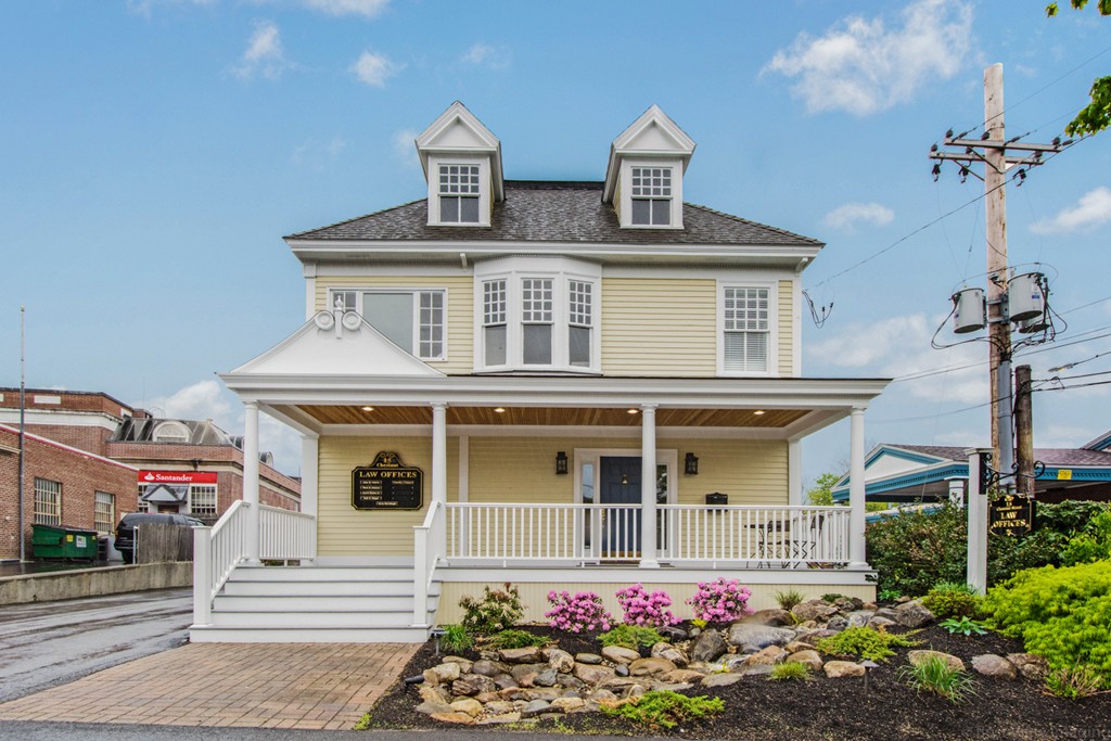 15 Chestnut St, Andover, MA 01810