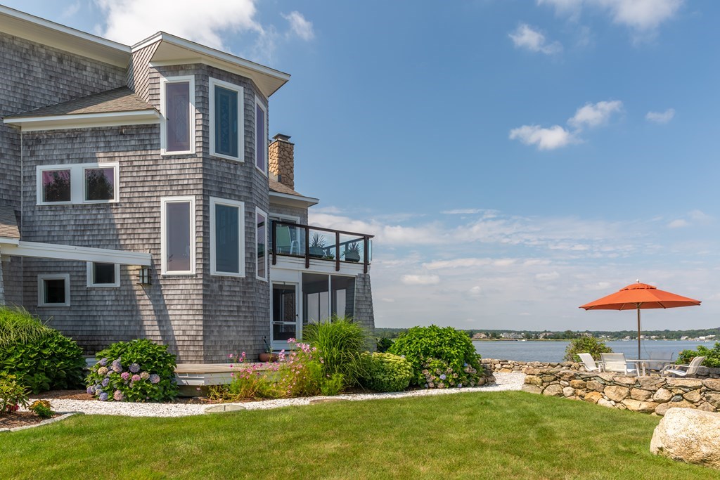 111 Gulf Rd, Dartmouth, MA 02748