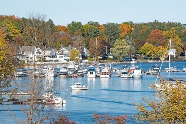 60 Merrimac St, Amesbury, MA 01913