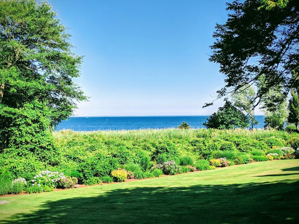 23 High St, Dartmouth, MA 02748