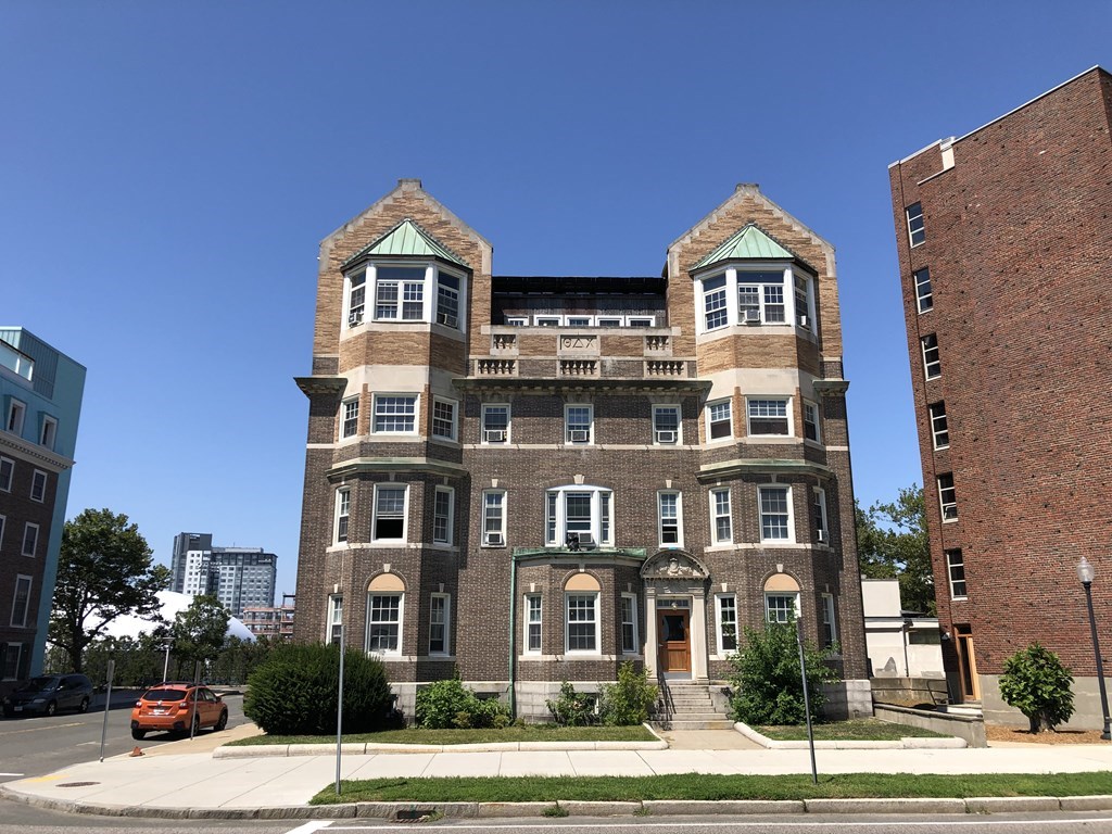 372 Memorial Drive, Cambridge, MA 02139