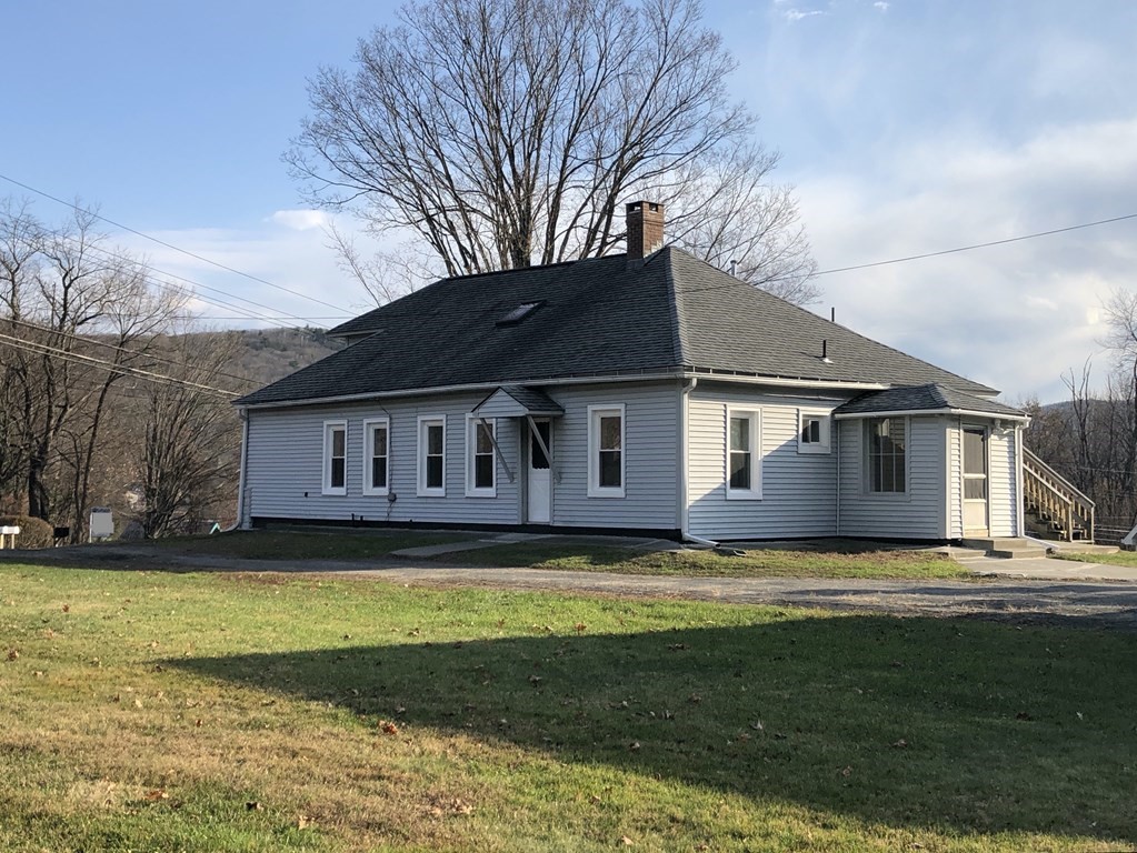 75 North St, Buckland, MA 01338