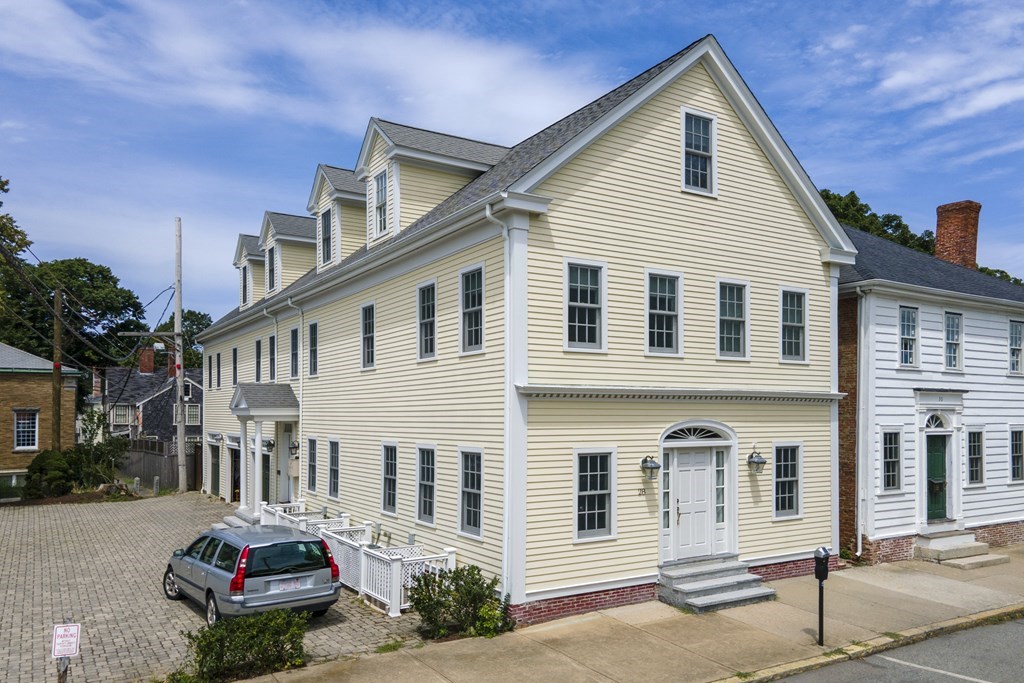 28 Middle St, Plymouth, MA 02360