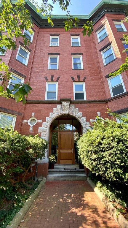 18 Centre St, Cambridge, MA 02139