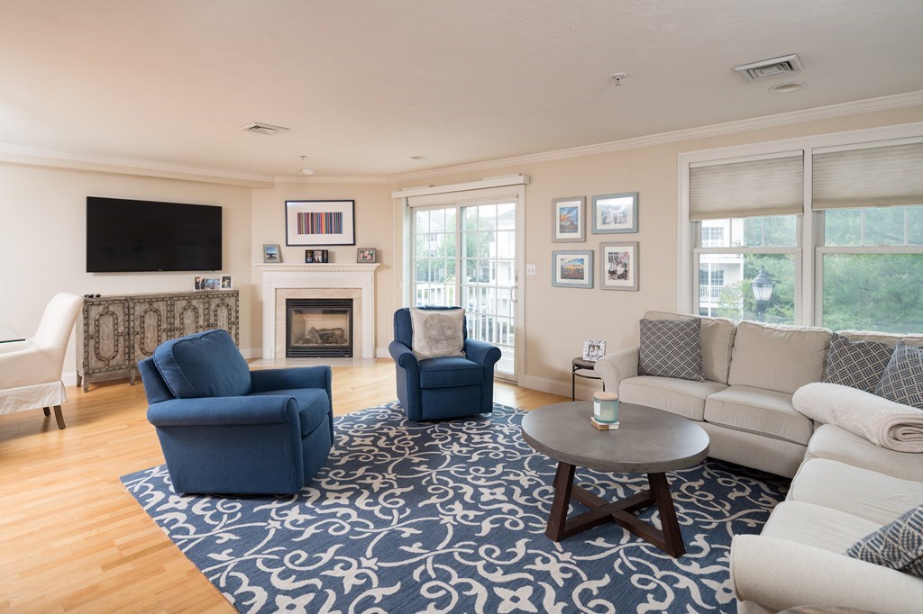 29 Maple St, Canton, MA 02021