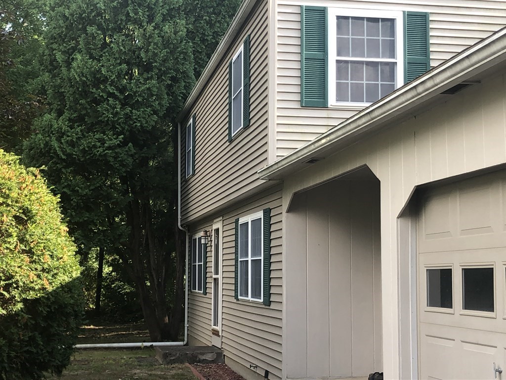 551 West St, Amherst, MA 01002