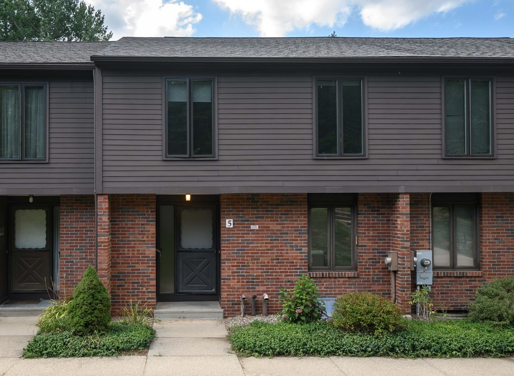 5 Emerson Court, Amherst, MA 01002