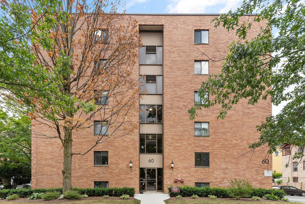 60 Pleasant St, Arlington, MA 02476