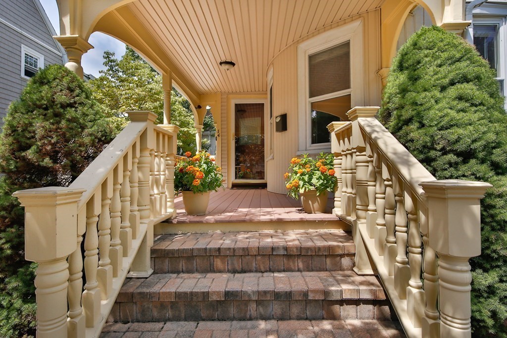 14 Palmer St, Arlington, MA 02474