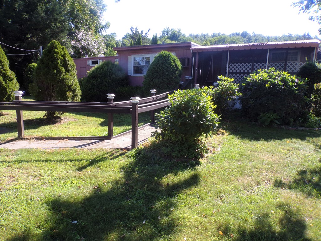 4 Honeysuckle, Brimfield, MA 01010