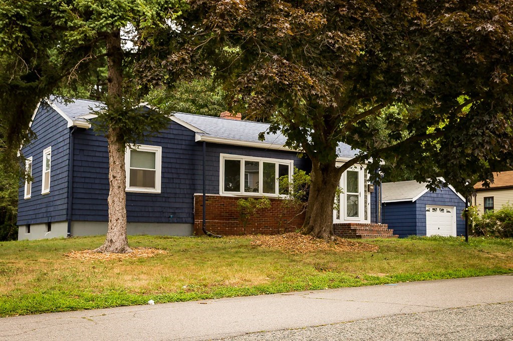99 Fitzpatrick Ave, Brockton, MA 02301