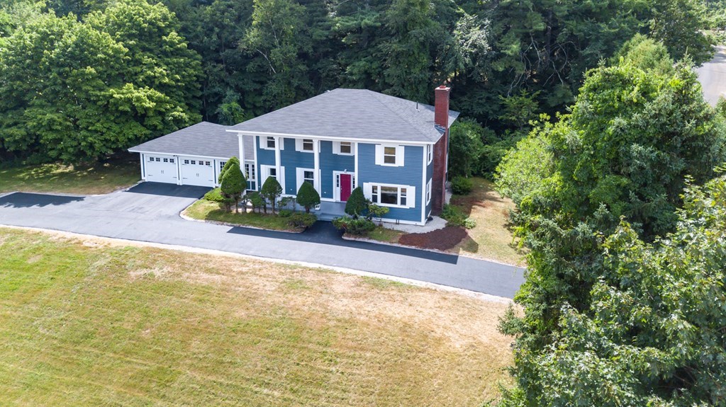18 Pinecrest Dr, Bedford, MA 03110