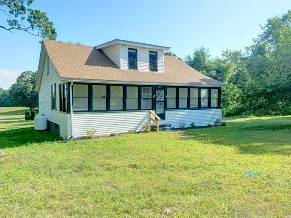 122 Ludlow Rd, Chicopee, MA 01020