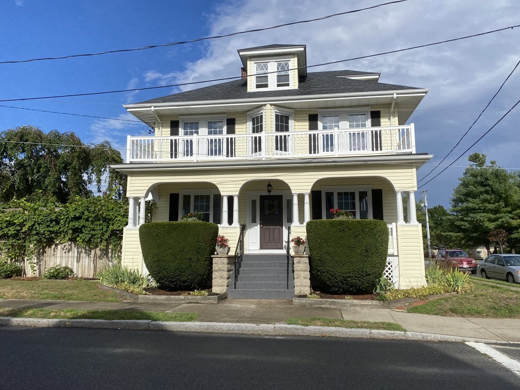 12 Buttonwood St, New Bedford, MA 02740