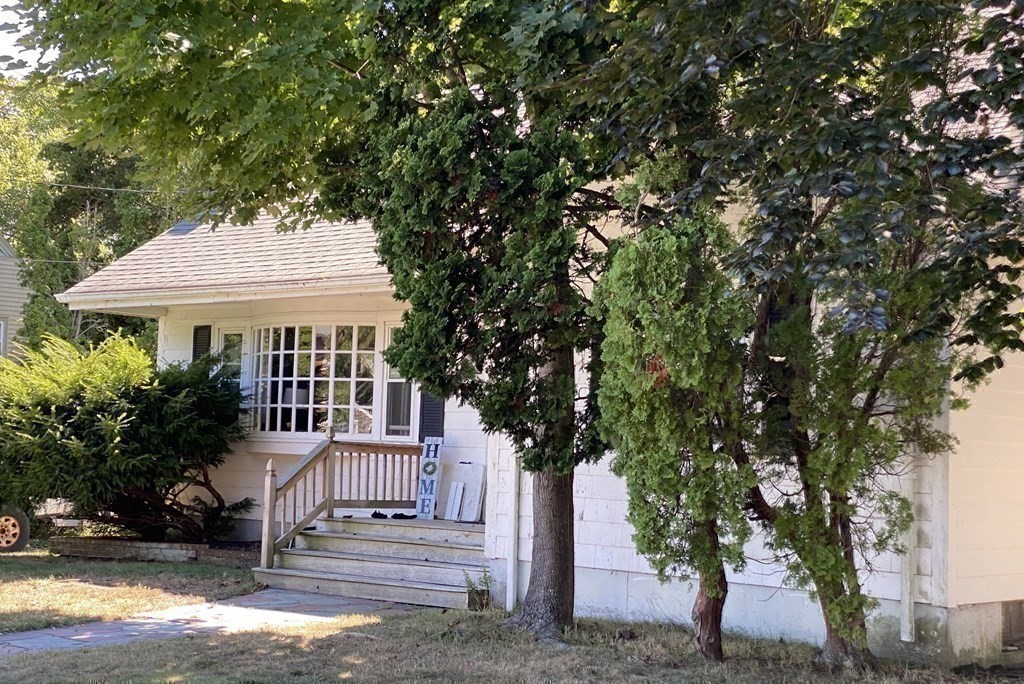 12 N Pleasant St, Dartmouth, MA 02748