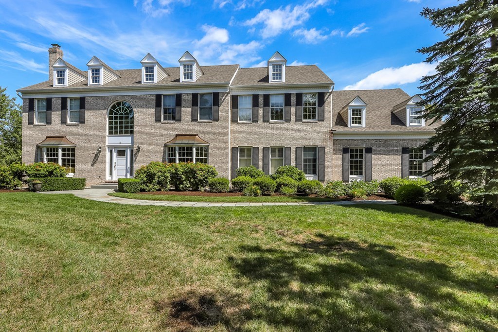 10 Cherokee Rd, Canton, MA 02021
