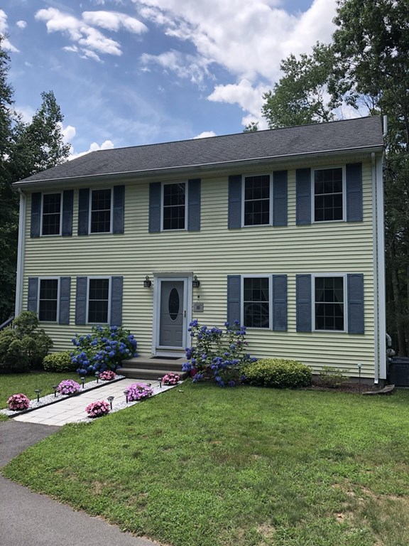 4 Betty Ct, Webster, MA 01570
