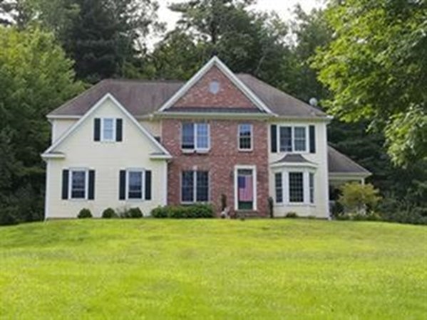 16 East Hill Rd, Brimfield, MA 01010