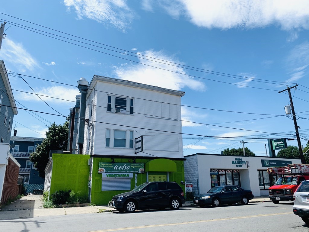 311-313 S Broadway St, Lawrence, MA 01843