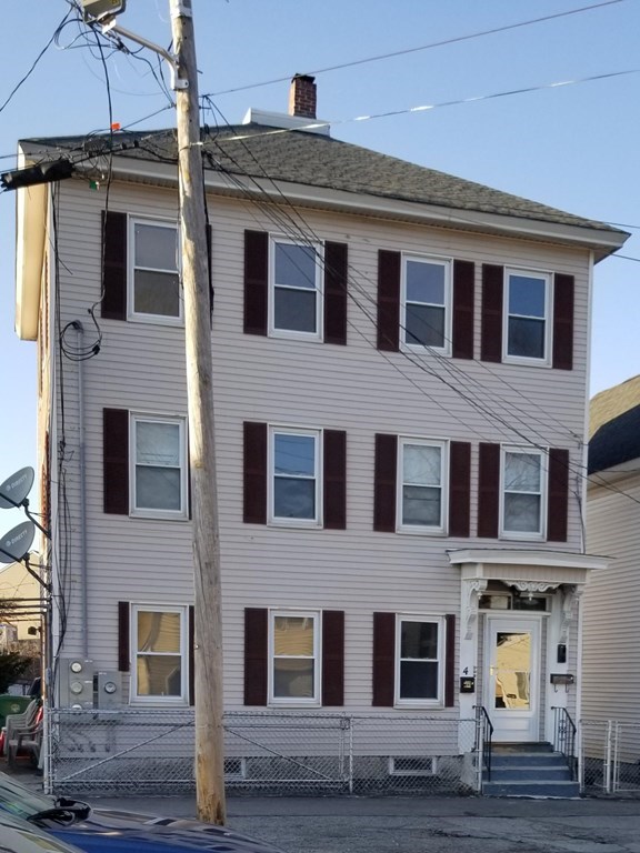 4 Joiners Ct, Lowell, MA 01852