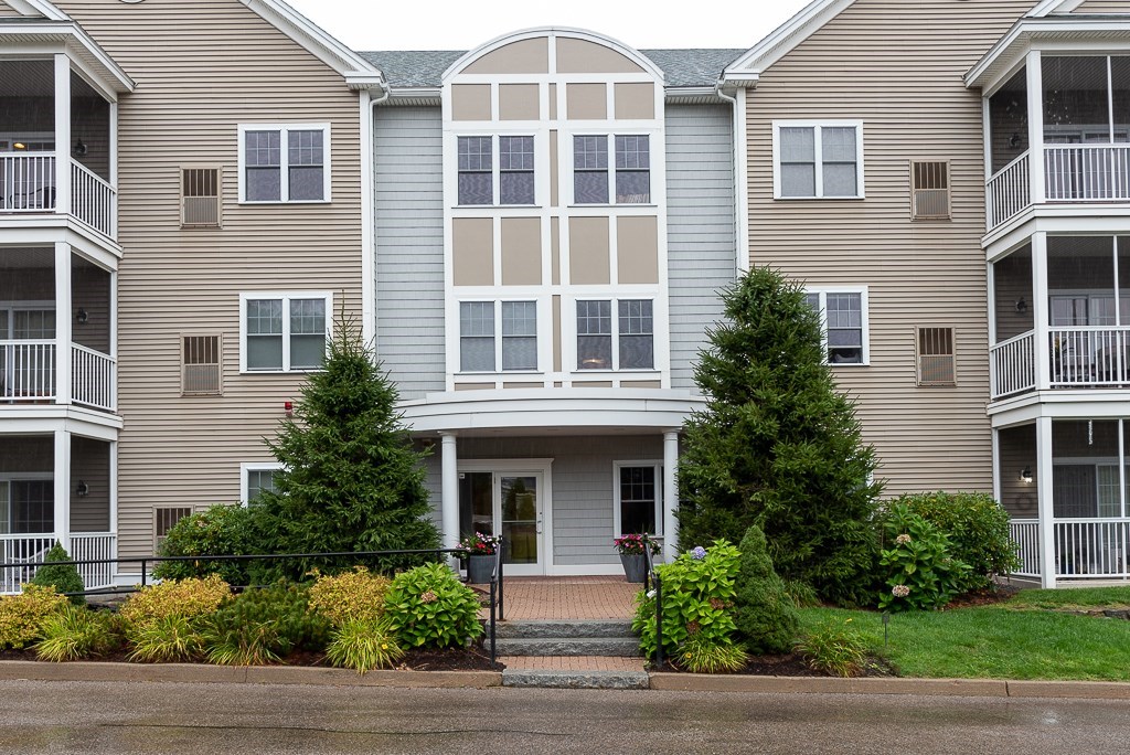 2305 Briarwood Vlg, Clinton, MA 01510